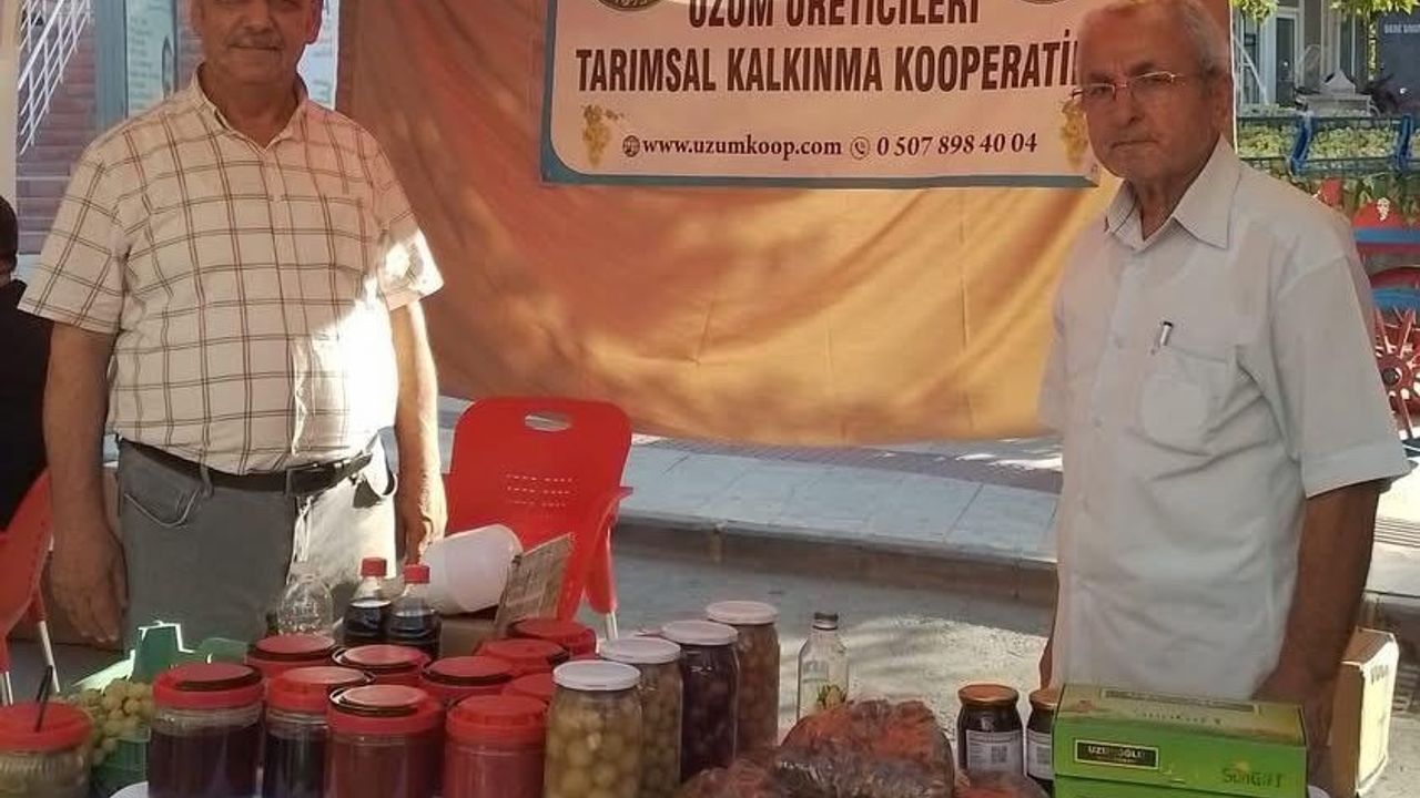 Sarıgöl Üzüm Kooperatifi festivale damga vurdu