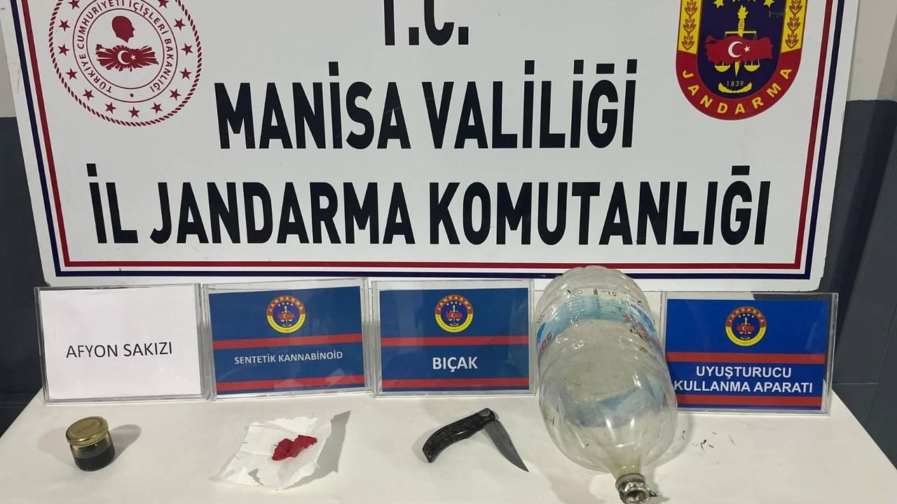 Manisa'da şüphelilerin üzerinden uyuşturucu çıktı