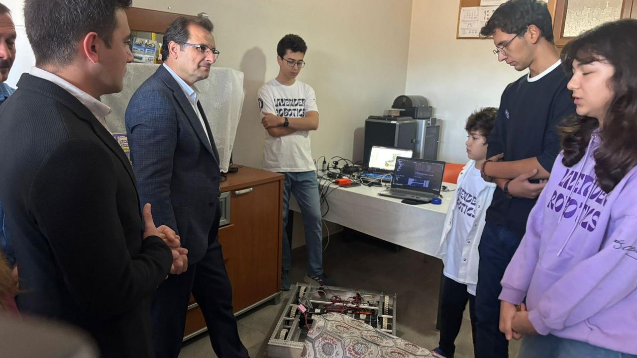 Salihli Kaymakamı Güldoğan, geleceğin bilim insanlarıyla buluştu