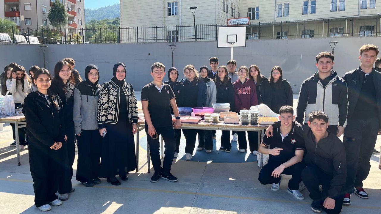 Soma Ali Uzunoğlu Lisesi’nden Gazze’ye yardım eli