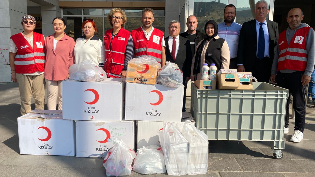 Alaşehir Kızılay’dan Devlet Hastanesi Sosyal Marketine 600 kalem yardım