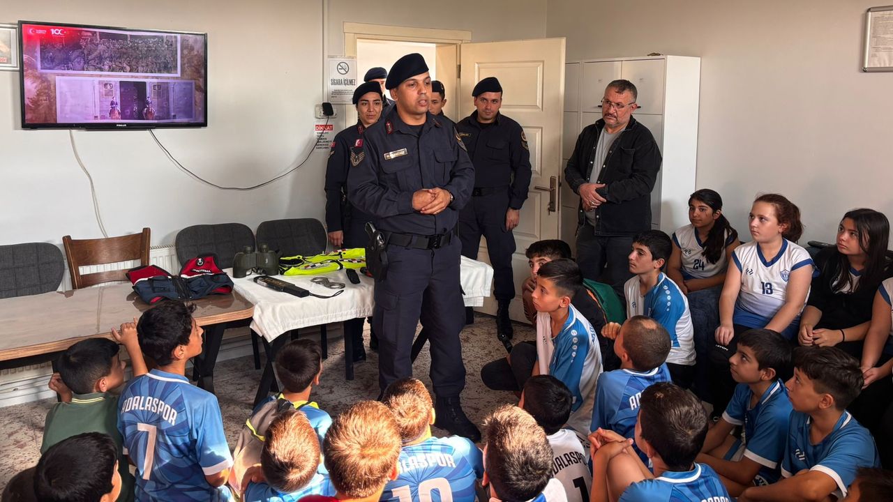 Salihli Adalaspor'dan jandarmaya teşekkür