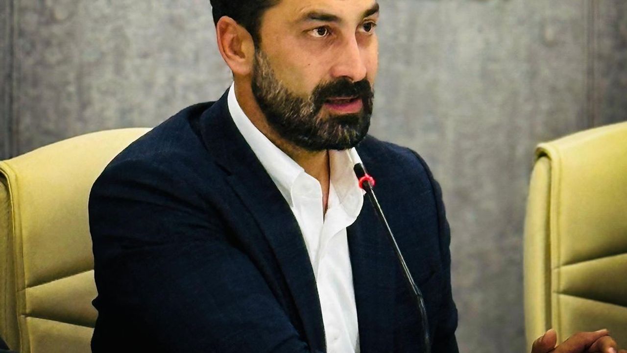 AK Parti'li Mücahit Arınç’tan CHP İl Başkanı Özalper’e tebrik