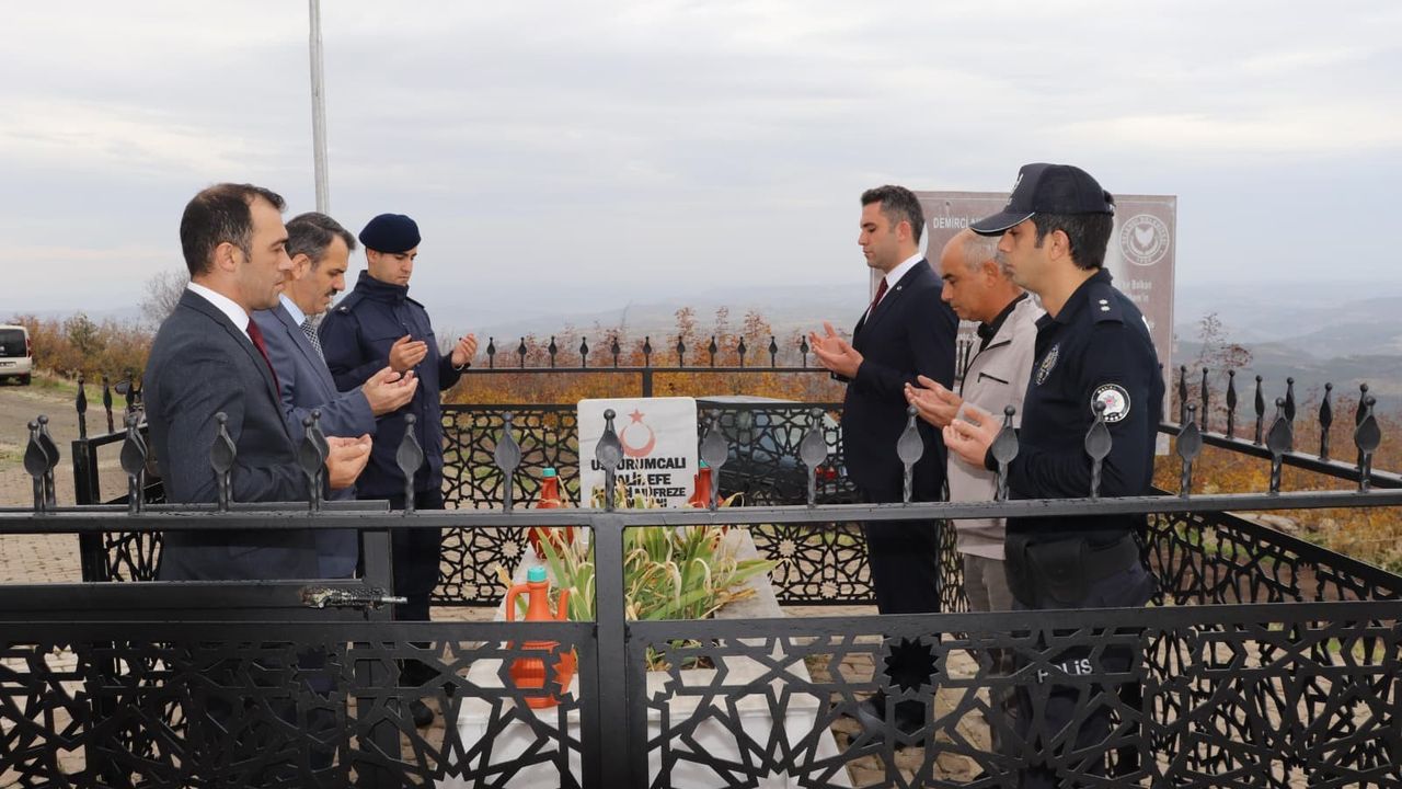 Kaymakam Yıldız'dan ilk ziyaret milli mücadele kahramanı Halil Efe’nin mezarına