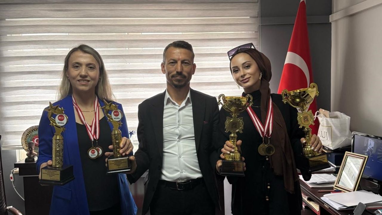 Manisalı kuaförler Antalya'dan 4 kupayla döndü