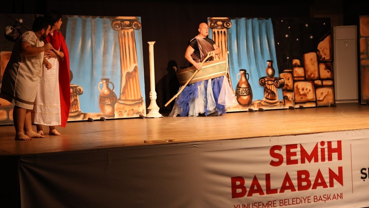 "Hades'e Yolculuk" tiyatro severlerle buluştu