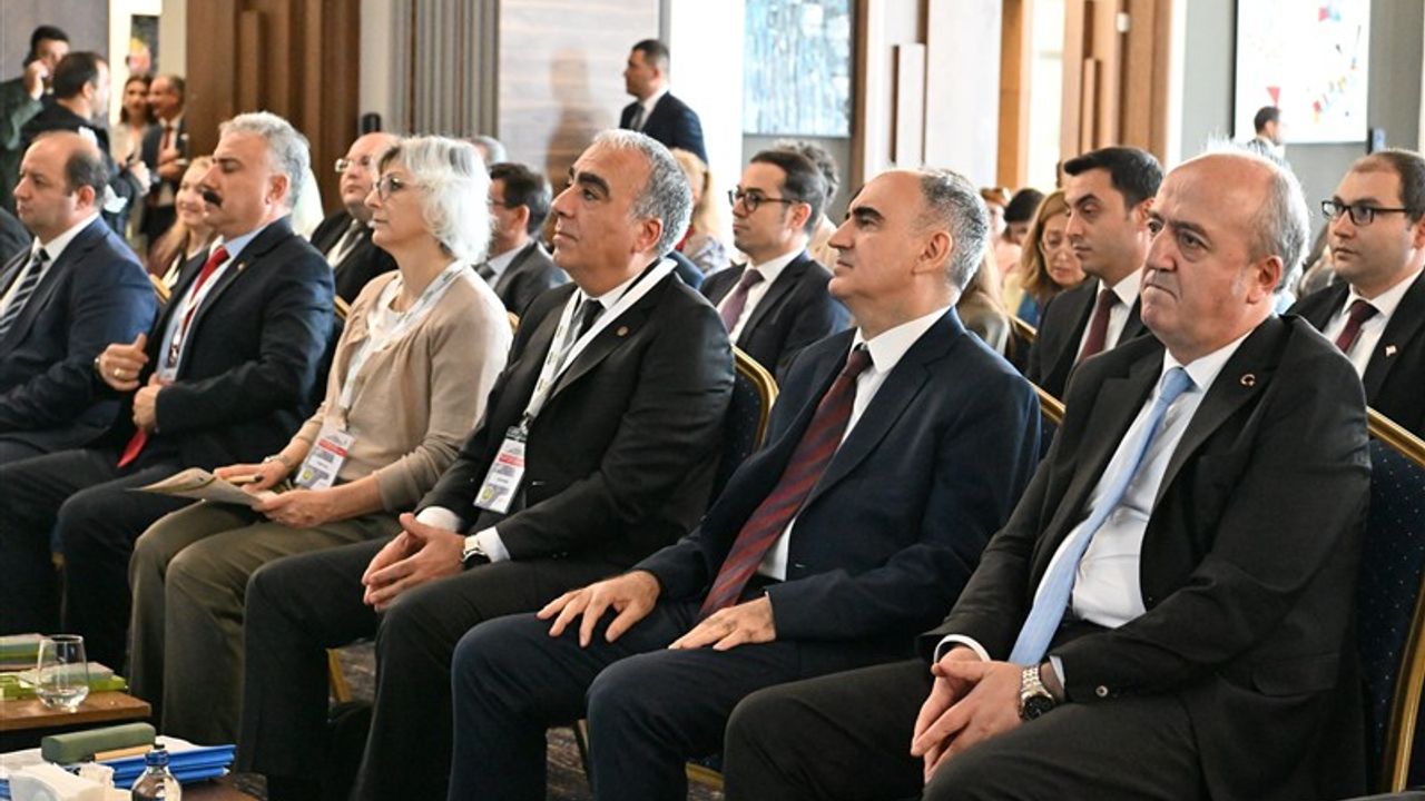 Manisa, Bağımlılık Psikiyatrisi Sempozyumuna ev sahipliği yaptı