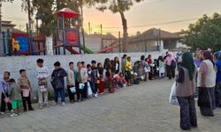 Sarıgöl’de arife geleneği çocukları sevindirdi