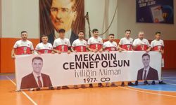 Voleybol maçı öncesi Ferdi Zeyrek anıldı