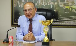 Turgutlu Belediyespor ikincilik kupasını Başkan Akın’la paylaştı