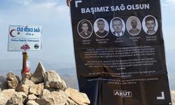 AKUT Manisa gönüllüsü 4 bin 135 metrede orman şehitlerini andı