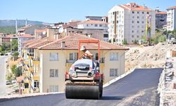 Gördes'te pazar yeri asfaltlanarak modern hale getirildi