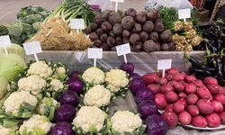 Sarıgöl Pazarı ata tohumlu sebzelerle renklendi