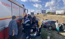 Kula'da otomobil tıra arkadan çarptı:1 yaralı