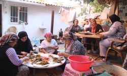 Turgutlulu kadınlar Gazze'ye destek için sarma sarıyor