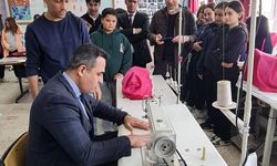 Kaymakam Dalak öğrencilerle dikiş dikip çapa yaptı