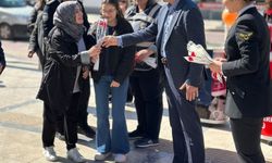 Salihli’de kadına yönelik şiddete karşı bilgilendirme stantları kuruldu