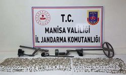 Manisa’da 2 bin 580 sikke ve 235 tarihi obje ele geçirildi