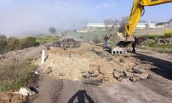 Çöken Selendi-Kula eski yolunda çalışmalar devam ediyor