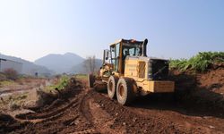 Turgutlu Belediyesi Fen İşleri ekiplerinden eş zamanlı çalışma