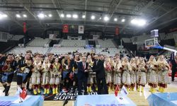 Halk oyunları yarışmasına Manisa Büyükşehir Belediyespor damga vurdu