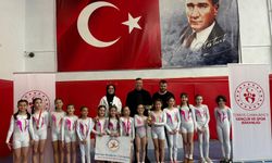 Minik cimnastikçilerden 23 Nisan için Alaşehir'de yarıştı