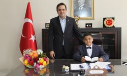 23 Nisan'da çocuklar protokol koltuklarına oturdu