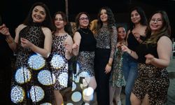 Manisalı anneler leopar kıyafetleriyle eğlendi