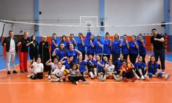 Sporcular ve anneleri aynı sahada buluştu