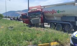 Tır ile elektrikli motor çarpıştı: 1 ölü 4 yaralı