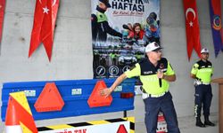 Demirci’de traktör sürücülerine reflektör dağıtımı yapıldı