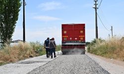 Salihli’de 5 mahalleyi bağlayan yol baştan sona yenilendi