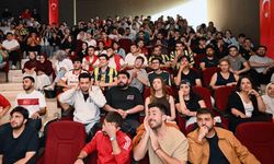 Manisa CBÜ öğrencileri milli maçı hep birlikte izledi