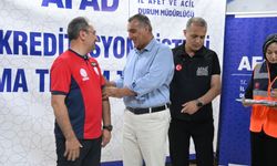 Manisa'da afet kahramanlarına akreditasyon arması takıldı