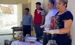 Salihli’nin tarihi köyündeki kadınlar ceviz reçeli yapımını öğrendi