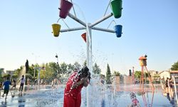 Manisa'da çocuklara serinleten karne hediyesi