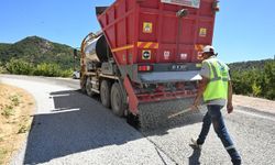 Demirci’de konforlu ulaşım için 45 kilometrelik yol yenileniyor