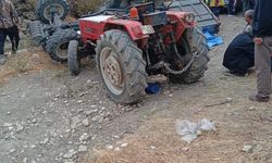 Manisa'da traktör devrildi: 2 ölü, 3 yaralı