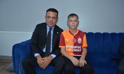 Maden kazasında babasını kaybeden Yaşar’a forma sözü tutuldu