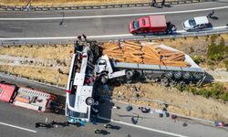 Manisa'da 11 kişinin öldüğü feci kazanın güvenlik kamerası görüntüleri ortaya çıktı