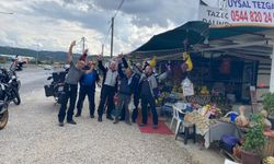 Polonyalı turistlerin mola yeri Sarıgöl'deki üzüm tezgahı oldu