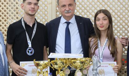 Başkan Balaban şampiyon sporcuları kutladı