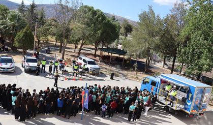 Akhisar'da öğrencilere trafik eğitimi verildi