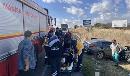 Kula'da otomobil tıra arkadan çarptı:1 yaralı