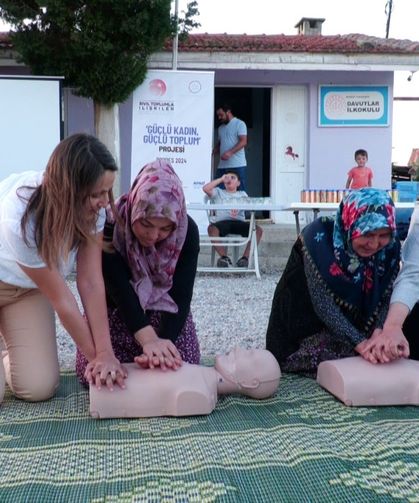 Kırsal mahallelerdeki kadınlara temel ilkyardım eğitimi