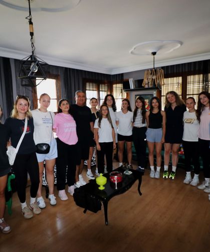 Turgutlu Belediyesi Kadın Voleybol Takımı sezonun ilk kontrolünden geçti