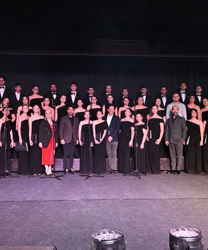 Çok sesli gençlik ve çocuk korosu sanatseverlerle buluştu