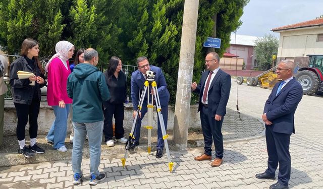 Kaymakam Dalak öğrencilerle arazi ölçümü yaptı