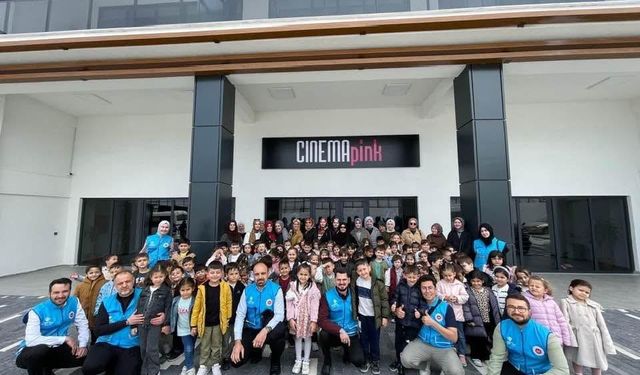Soma'da Kur’an kursu öğrencilerine sinema etkinliği