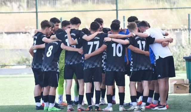 Yunusemre'nin U17'leri namağlup il şampiyonu oldu